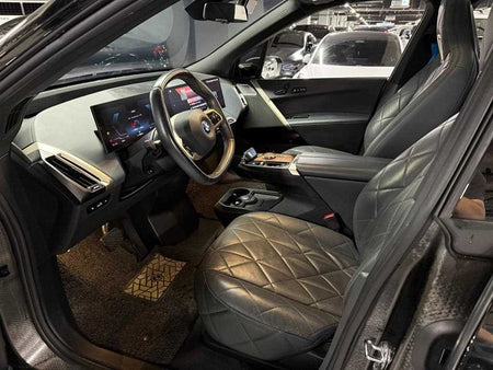 BMW iX — photo 10
