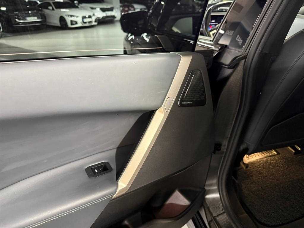 BMW iX — photo 18