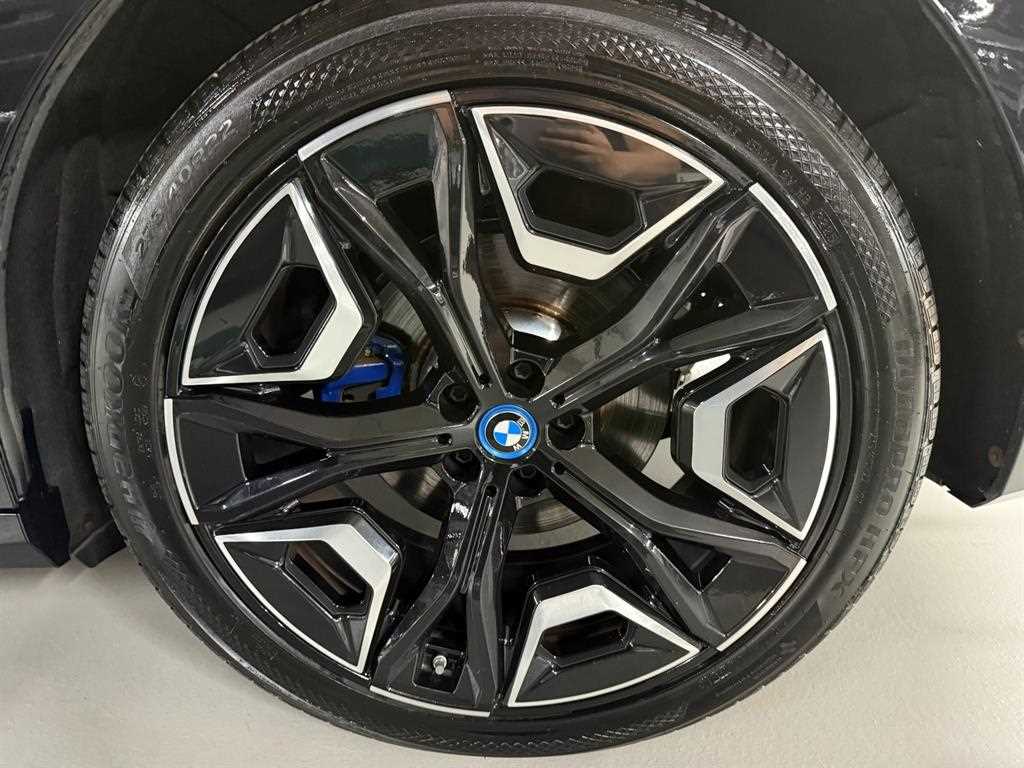 BMW iX — photo 20