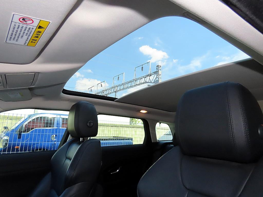 Land Rover Range Rover Evoque — photo 16
