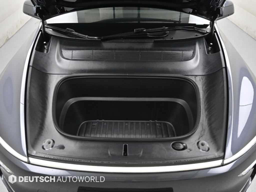 Tesla Model Y — photo 06