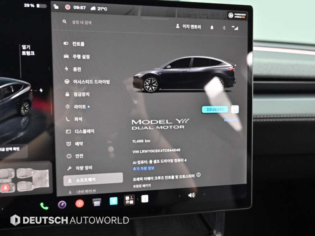 Tesla Model Y — photo 08