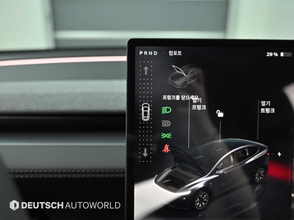 Tesla Model Y — photo 09
