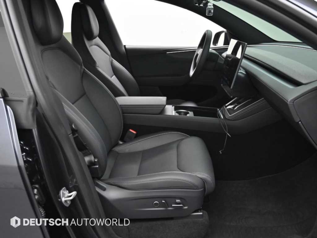 Tesla Model Y — photo 10
