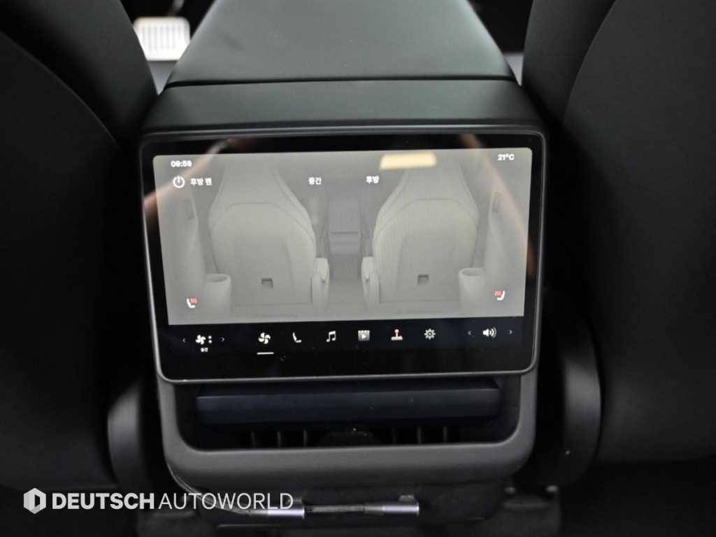 Tesla Model Y — photo 16