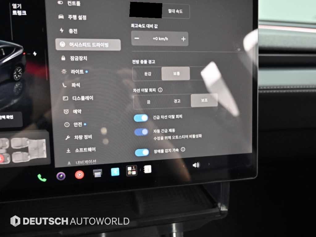 Tesla Model Y — photo 17
