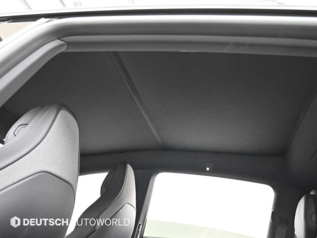 Tesla Model Y — photo 18