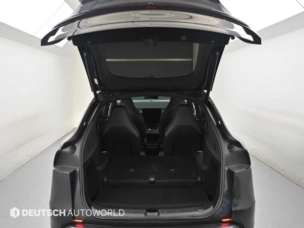 Tesla Model Y — photo 19