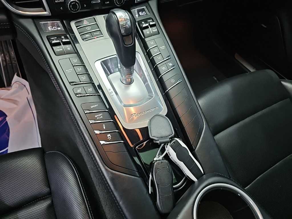 Porsche Panamera — photo 08
