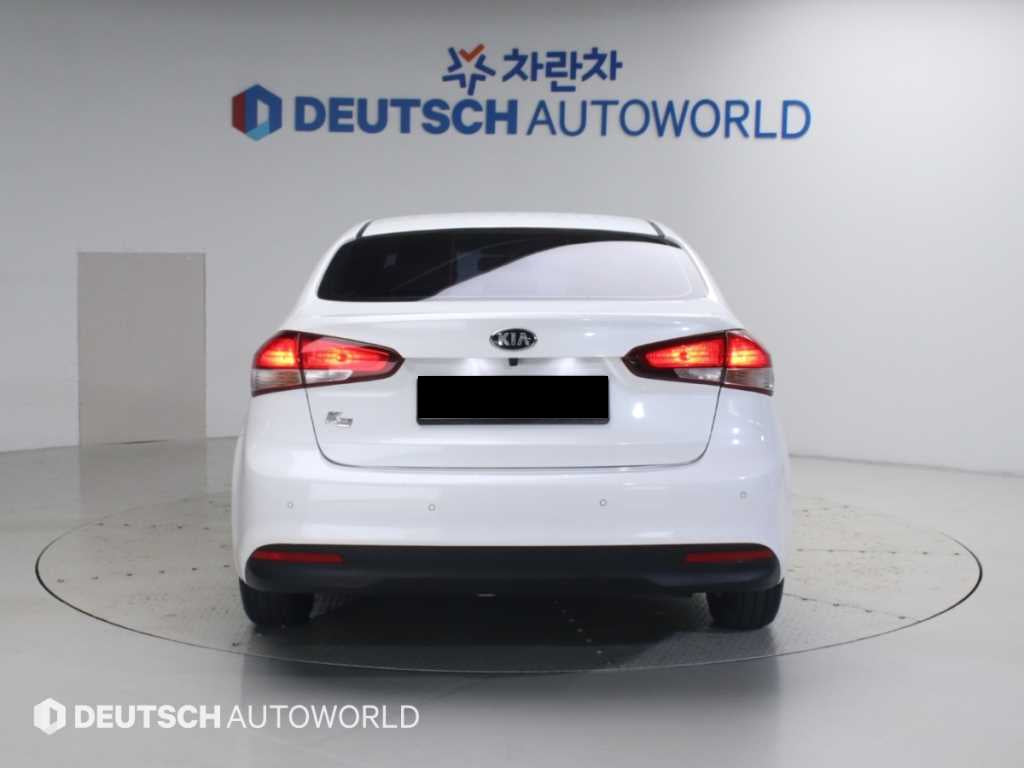 Kia K3 — photo 04