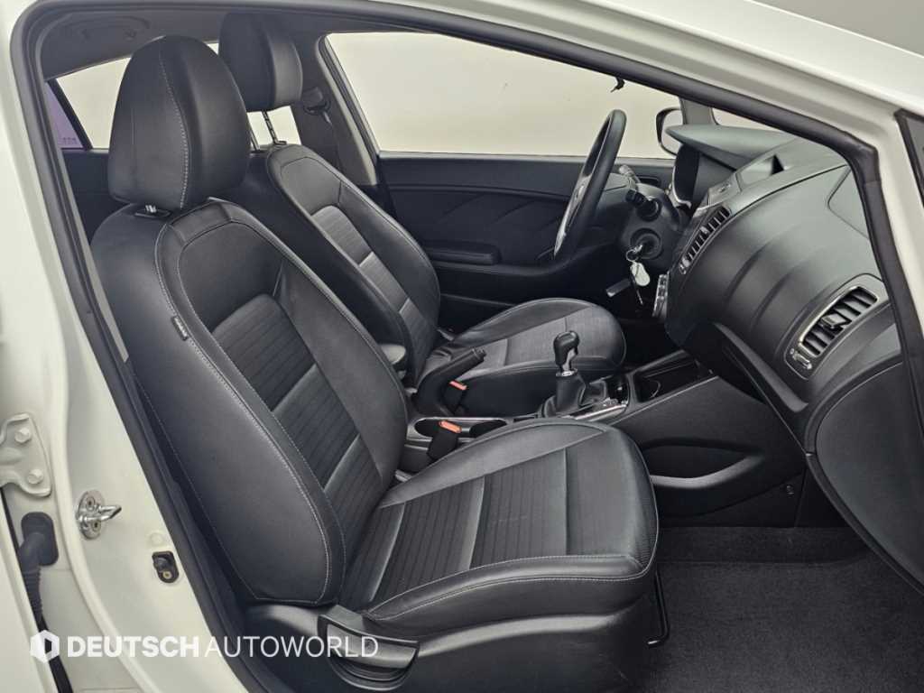 Kia K3 — photo 10