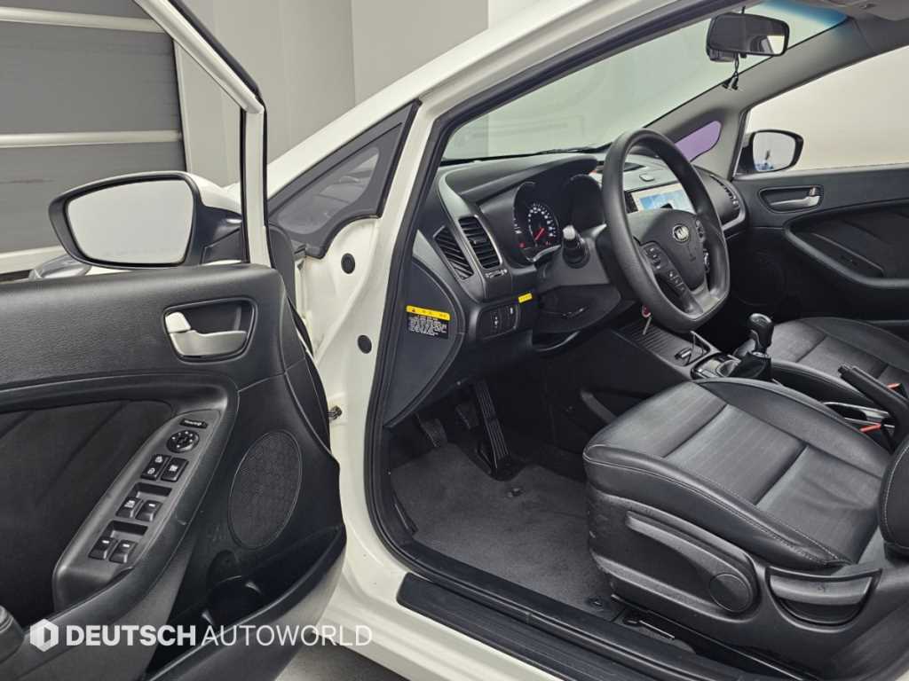 Kia K3 — photo 11