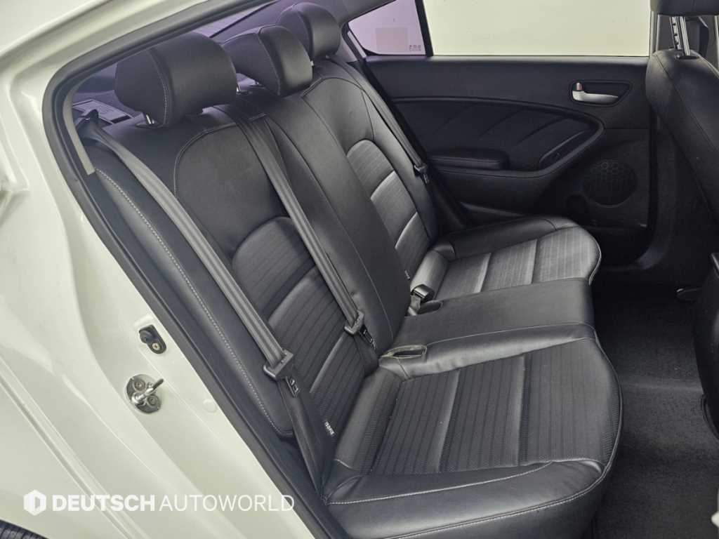Kia K3 — photo 12
