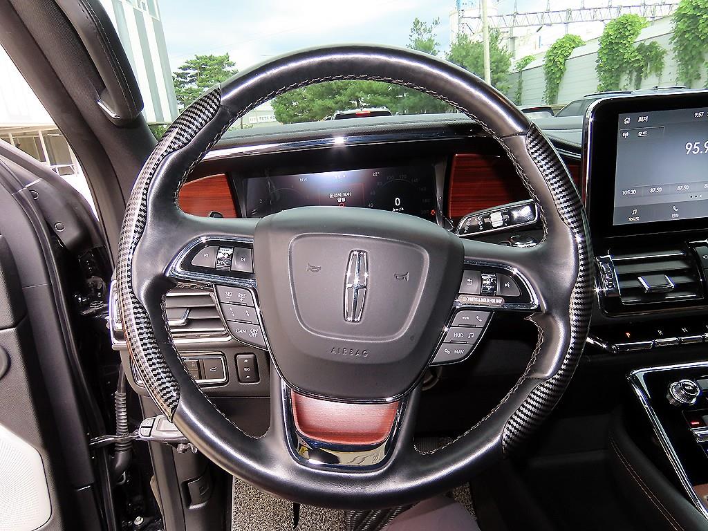 Lincoln Navigator — photo 08