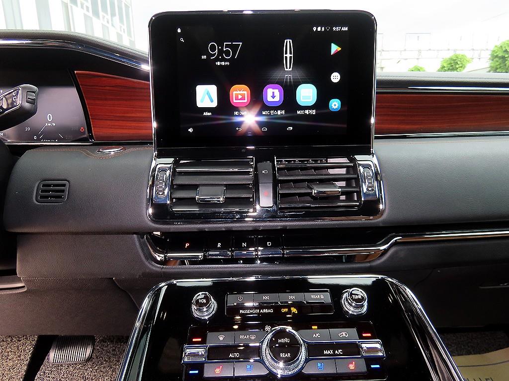 Lincoln Navigator — photo 12