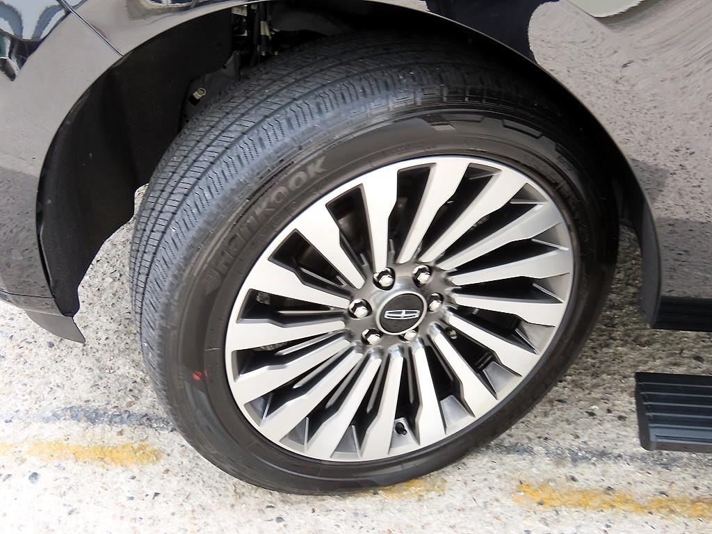 Lincoln Navigator — photo 20