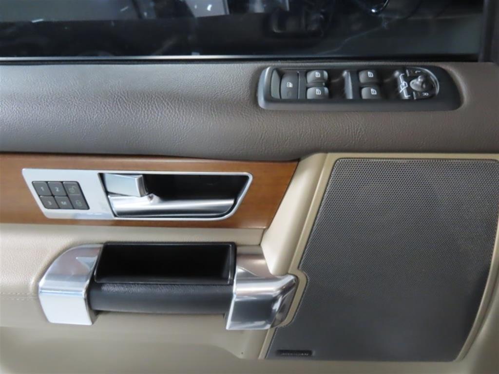 Land Rover Discovery — photo 12