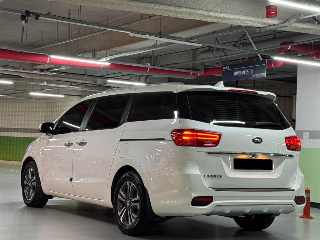 Kia Carnival — photo 04