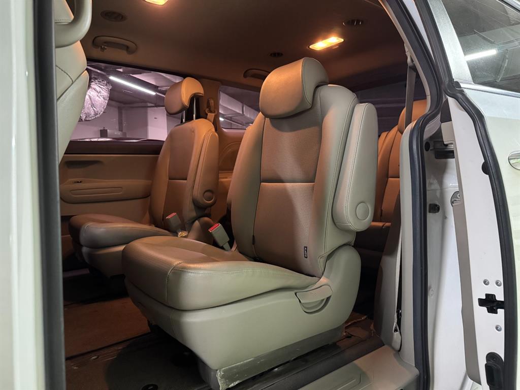 Kia Carnival — photo 07