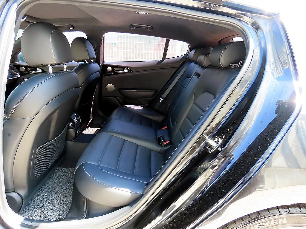 Kia Stinger — photo 06