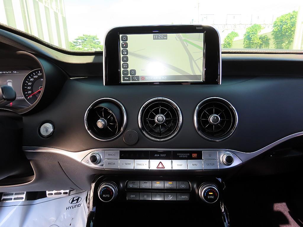 Kia Stinger — photo 13