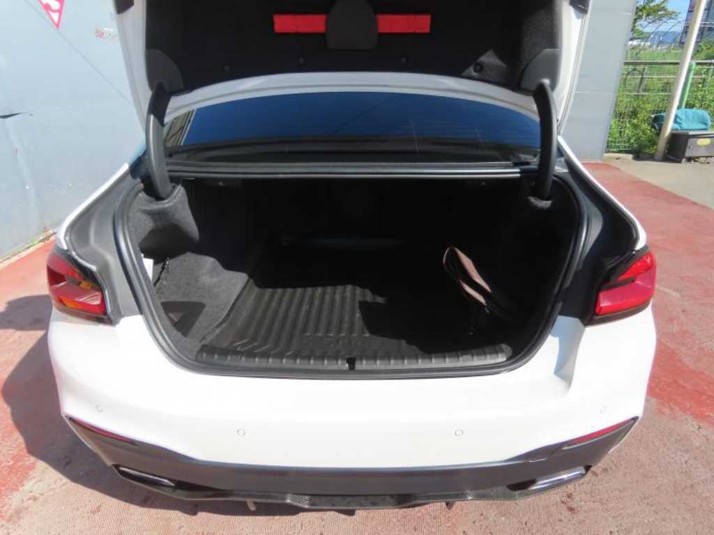 BMW 5-Series — photo 05