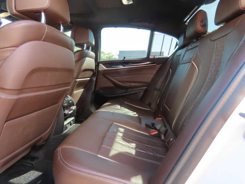 BMW 5-Series — photo 07