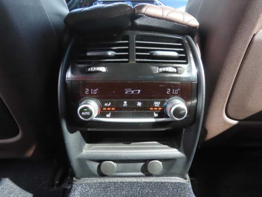 BMW 5-Series — photo 08