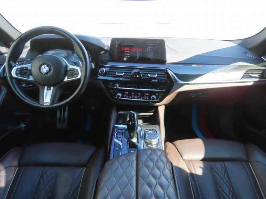 BMW 5-Series — photo 09