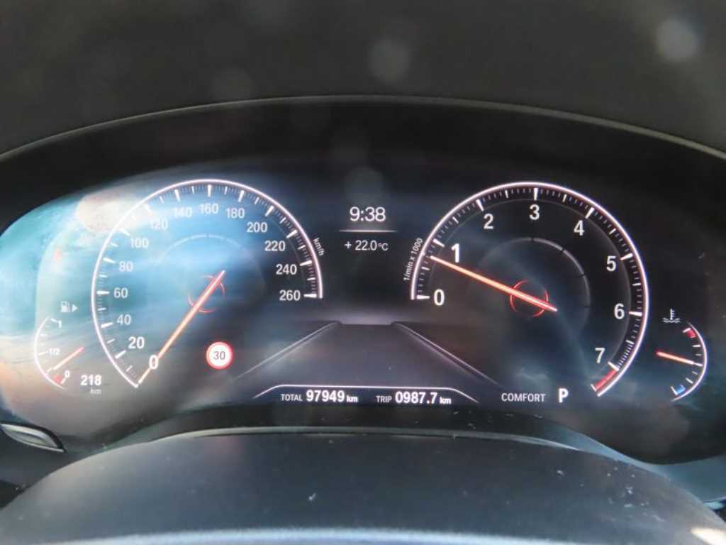 BMW 5-Series — photo 10