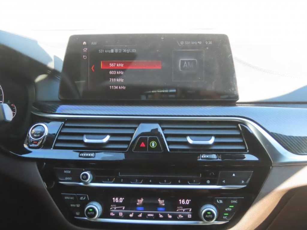 BMW 5-Series — photo 11