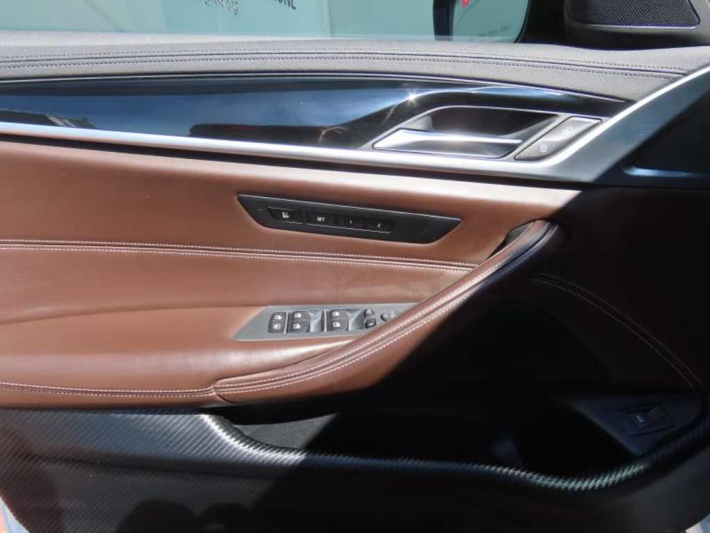 BMW 5-Series — photo 14