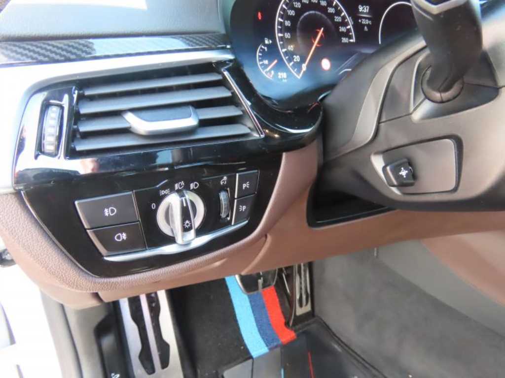 BMW 5-Series — photo 15