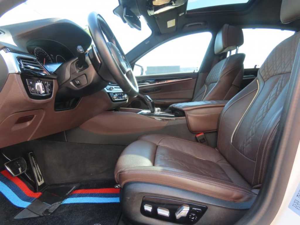 BMW 5-Series — photo 16