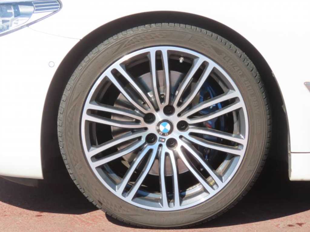 BMW 5-Series — photo 20