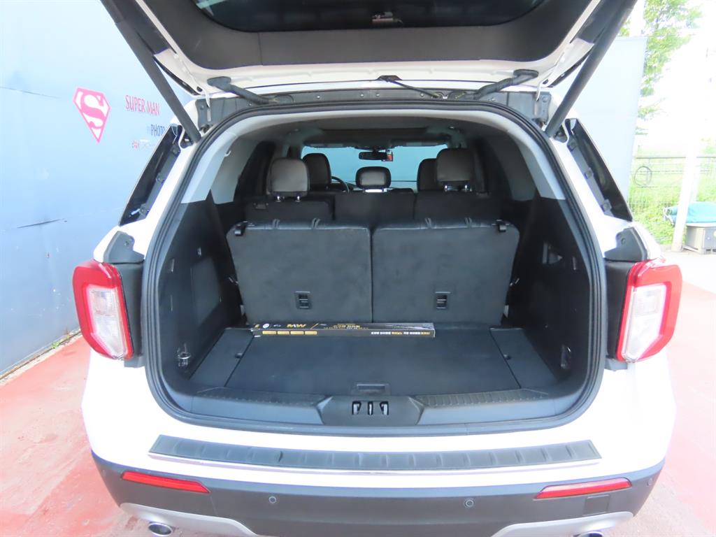Ford Explorer — photo 10