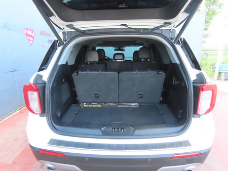 Ford Explorer — photo 10