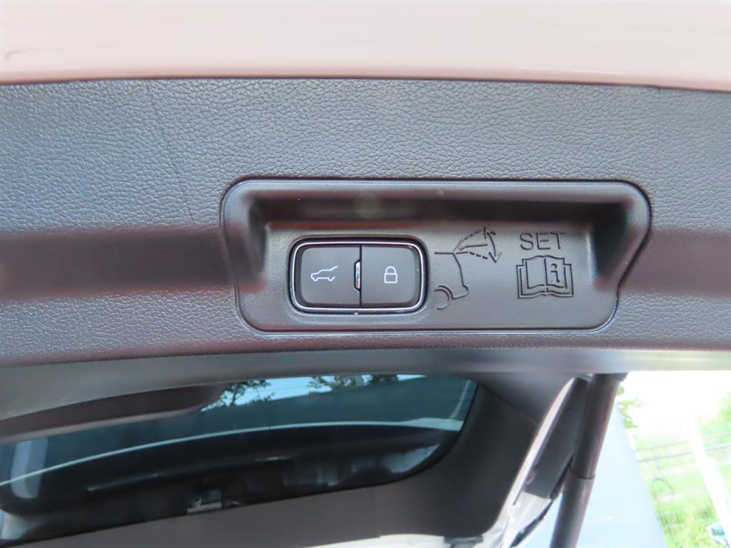 Ford Explorer — photo 14