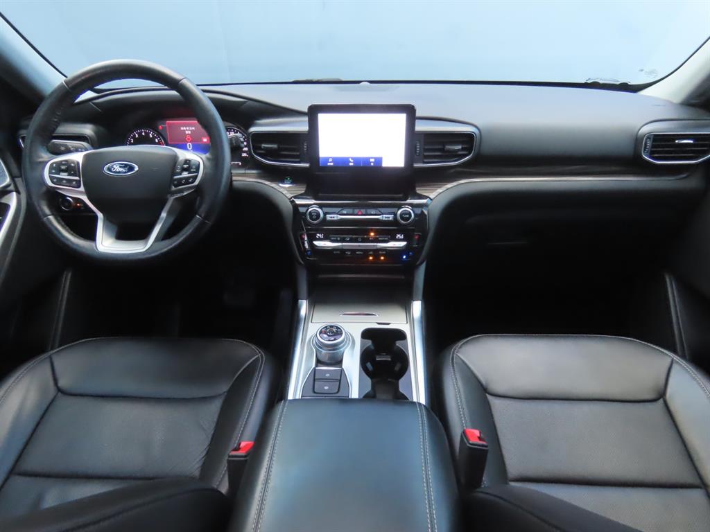 Ford Explorer — photo 20