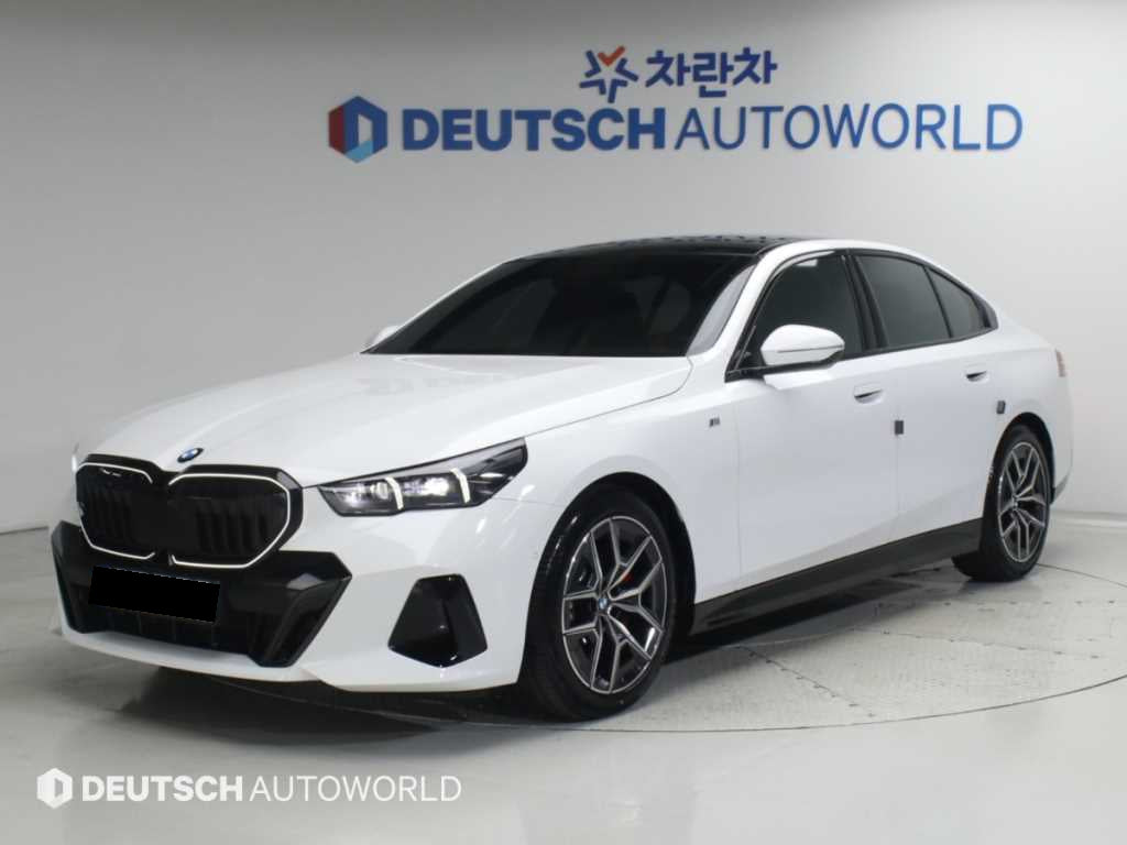 BMW 5-Series — photo 01