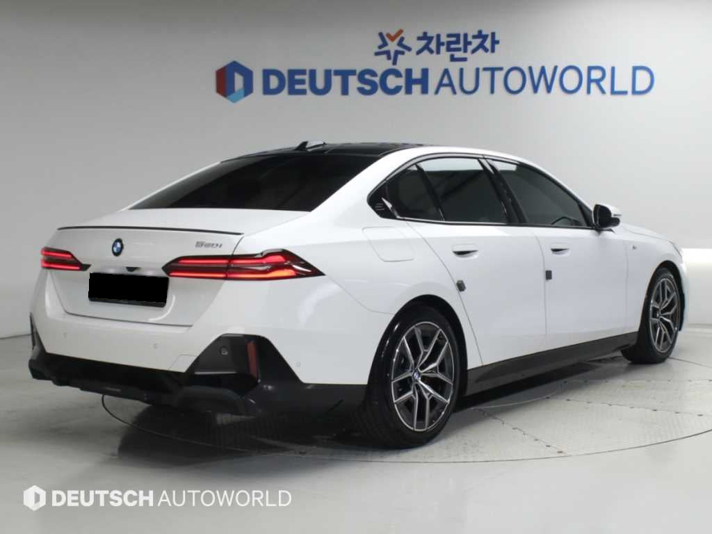 BMW 5-Series — photo 02