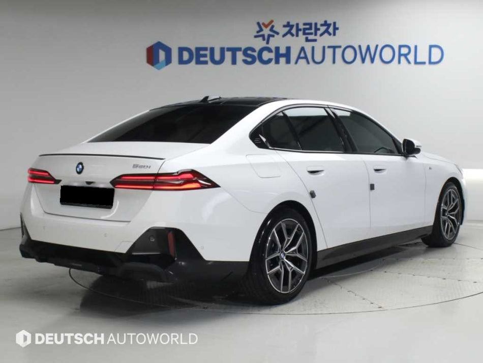 BMW 5-Series — photo 02