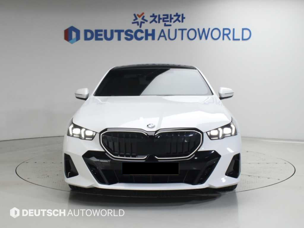BMW 5-Series — photo 03