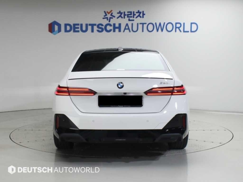 BMW 5-Series — photo 04