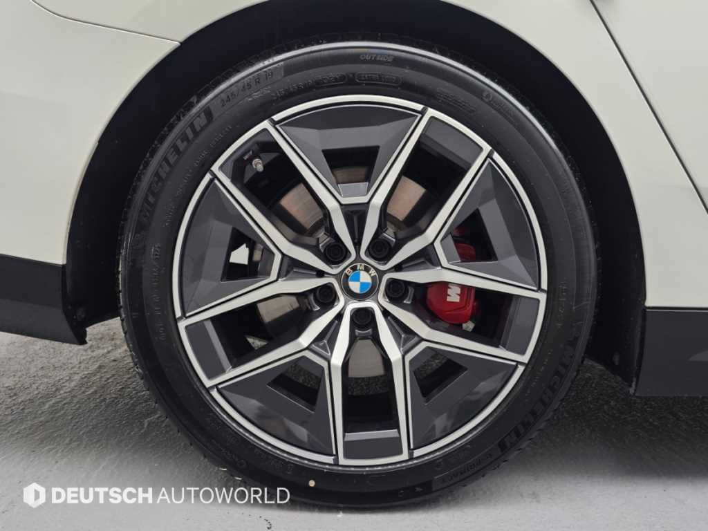 BMW 5-Series — photo 05