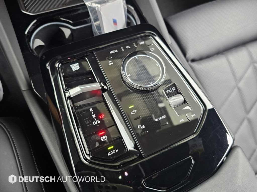 BMW 5-Series — photo 09