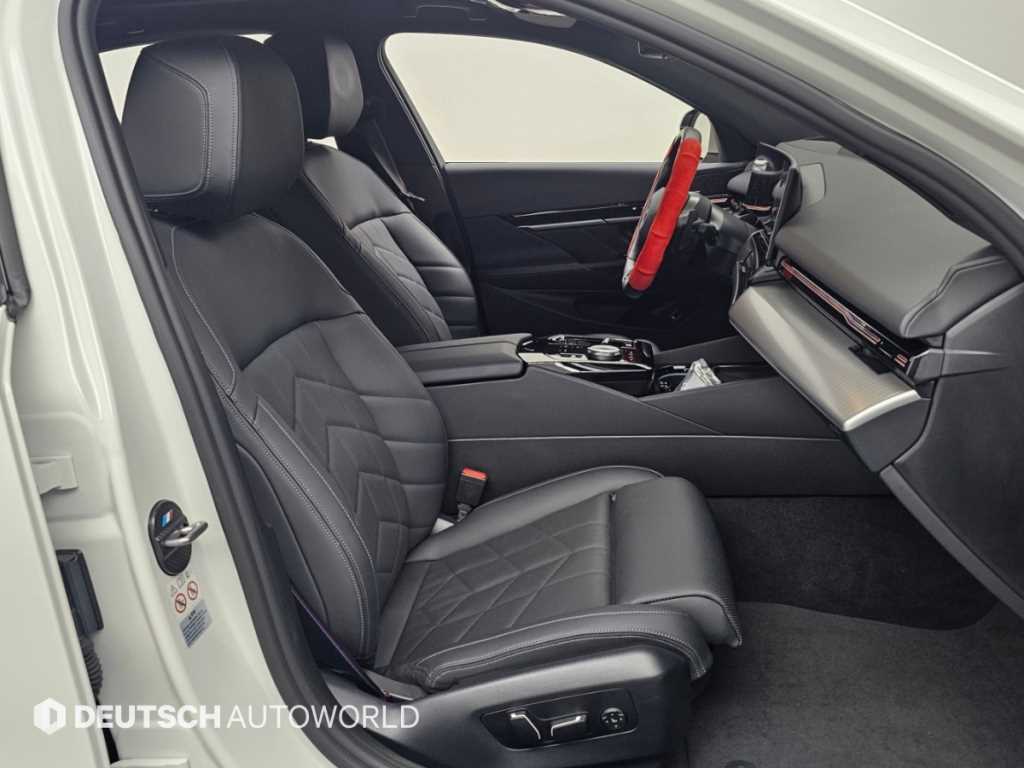 BMW 5-Series — photo 10