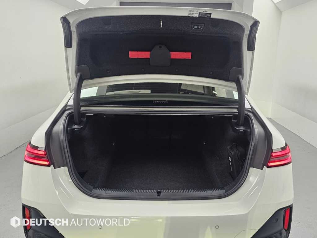BMW 5-Series — photo 19