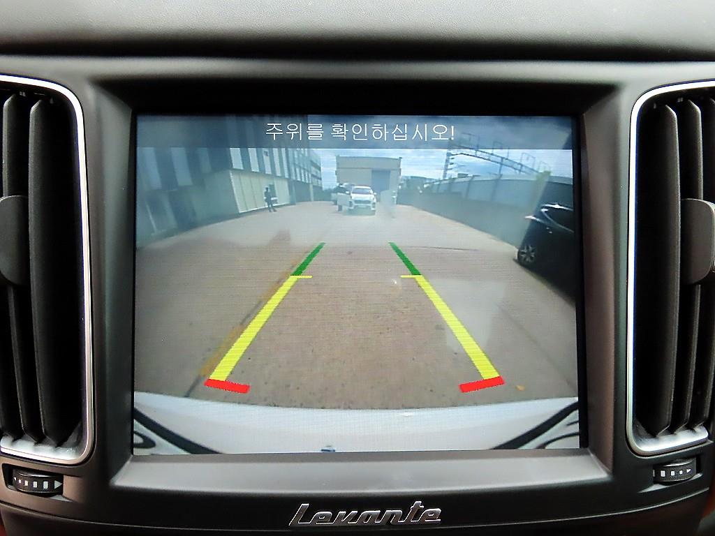 Maserati Levante — photo 15