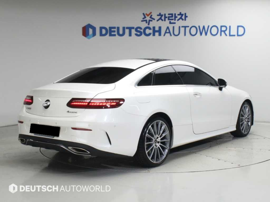 Mercedes-Benz E-Class — photo 02